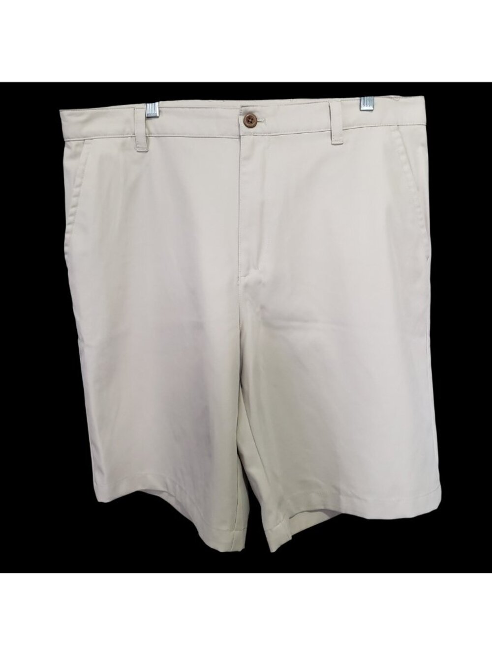 Izod Golf Men’s Shorts Beige Khaki Size 38 Flat Front Microfiber Pockets Soft